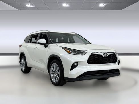 Used 2021 Toyota Highlander Limited FWD image 7