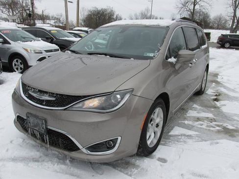 Used 2018 Chrysler Pacifica Touring-L Plus image 1