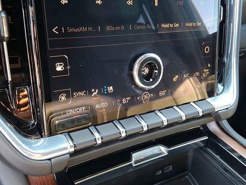 Used 2025 GMC Yukon XL Denali image 11