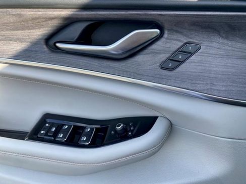 Used 2022 Jeep Grand Cherokee Overland image 22