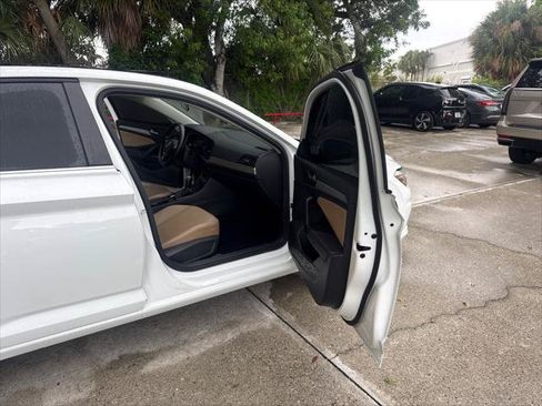 Used 2020 Volkswagen Jetta SE w/ SE Cold Weather Package FWD image 12