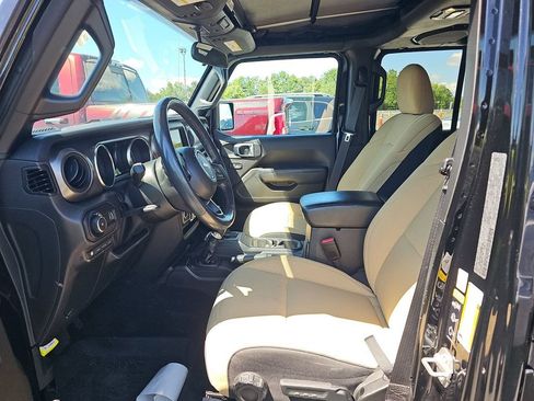 Used 2023 Jeep Wrangler Unlimited w/ Cold Weather Group AWD/4WD image 5