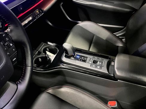 Used 2025 Toyota Prius Plug-In Hybrid image 15