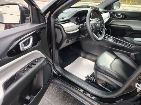 Certified 2024 Jeep Compass Limited image 17