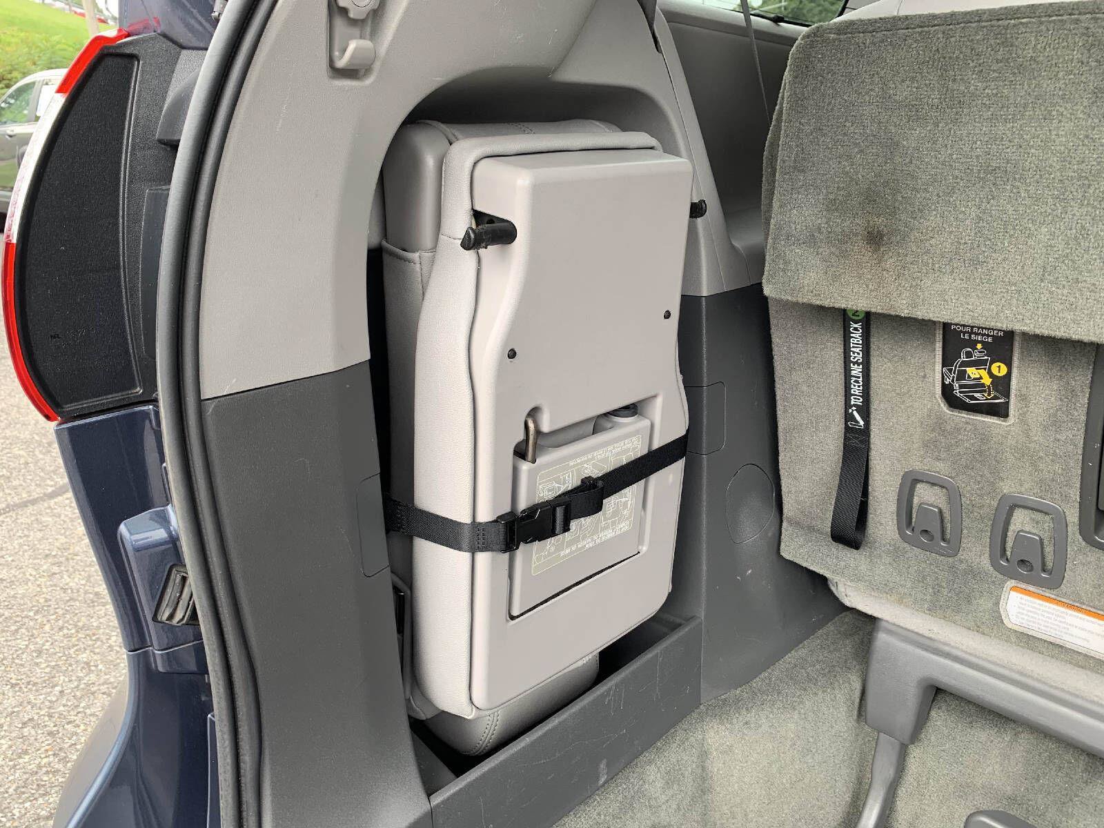 Used 2017 Toyota Sienna XLE Premium FWD image 40