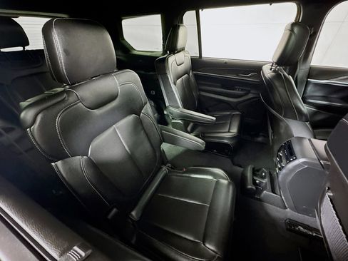 Used 2024 Jeep Grand Cherokee L Limited w/ Luxury Tech Group II image 27