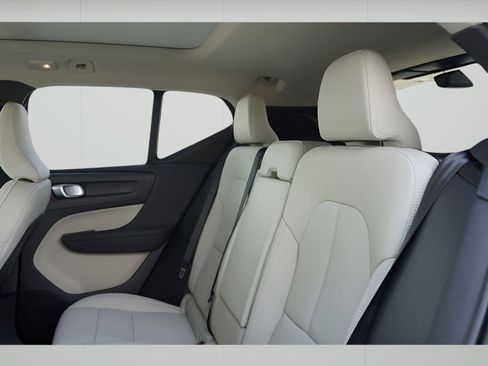 New 2025 Volvo XC40 B5 Ultra w/ Climate Package image 20