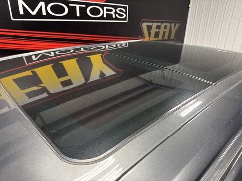 Used 2016 Ford F150 Platinum w/ Equipment Group 701A Luxury image 6