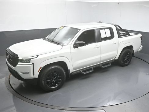Used 2023 Nissan Frontier SV w/ Midnight Edition Package RWD image 40