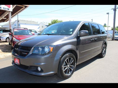 Used 2015 Dodge Grand Caravan SXT w/ Blacktop Package FWD image 1