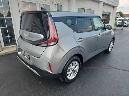 Used 2025 Kia Soul LX FWD image 4