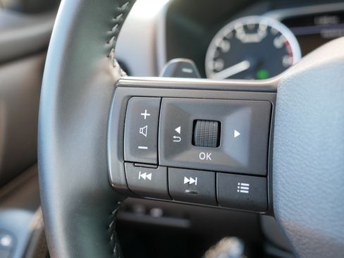 Used 2025 Nissan Rogue SV AWD/4WD image 28