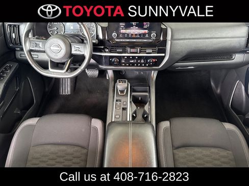 Used 2025 Nissan Pathfinder SV FWD image 4