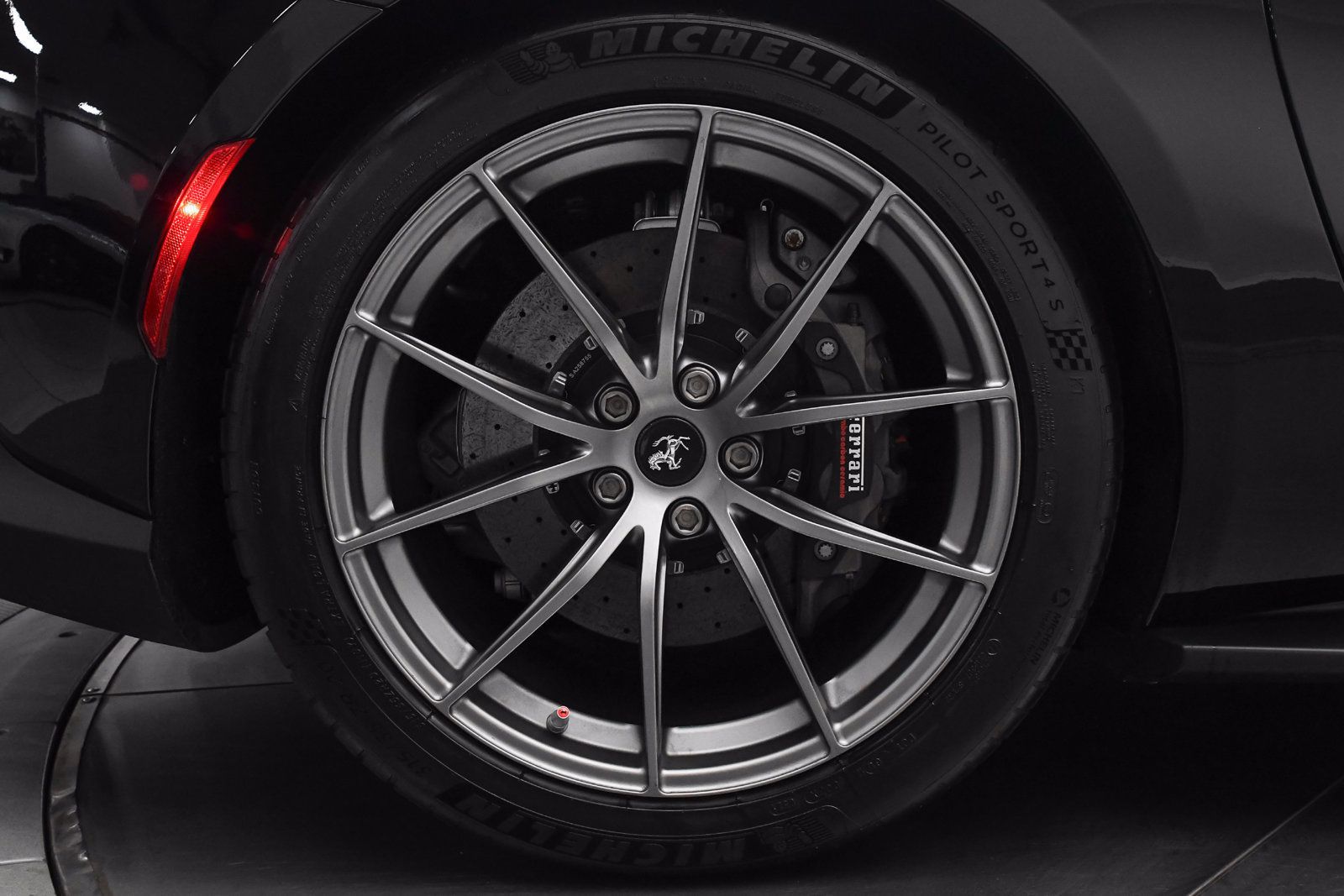 Used 2018 Ferrari 812 Superfast RWD image 49