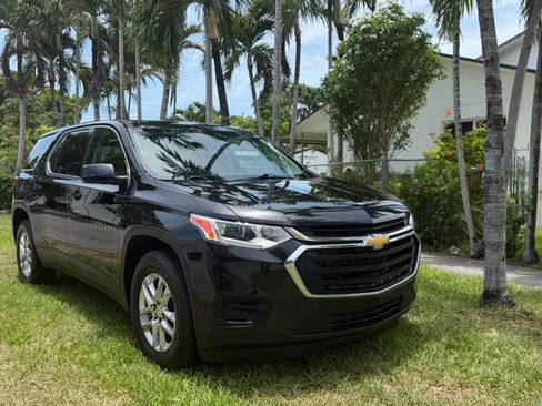 Used 2020 Chevrolet Traverse LS FWD image 1