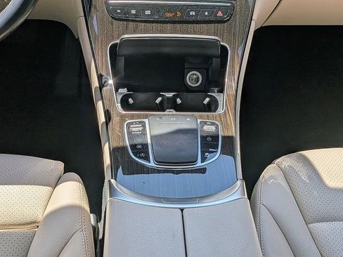 Used 2020 Mercedes-Benz GLC 300 image 19