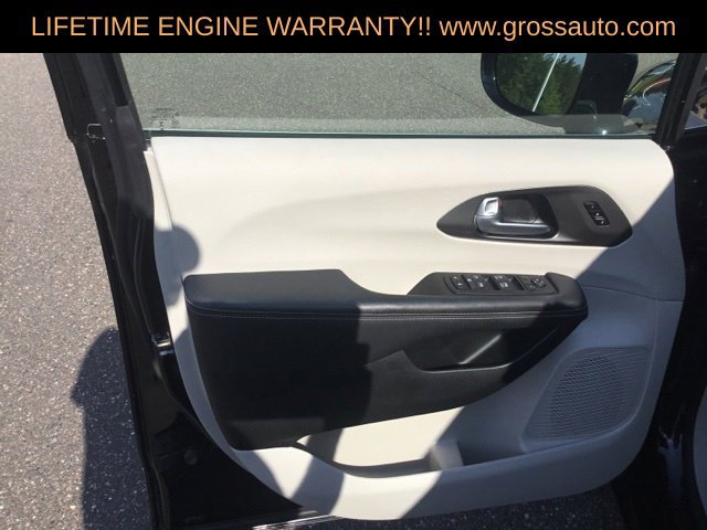 Certified 2024 Chrysler Pacifica Touring-L FWD image 18