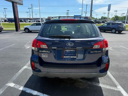 Used 2010 Subaru Outback 2.5i AWD/4WD image 4
