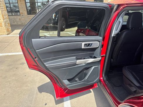 Used 2024 Ford Explorer XLT w/ Equipment Group 202A RWD image 8