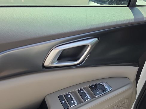 New 2027 Kia Carnival FWD image 19