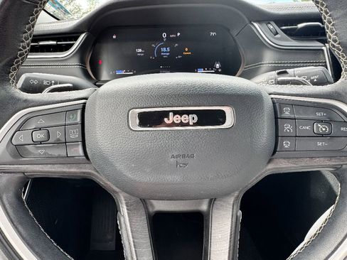 Used 2022 Jeep Grand Cherokee L Limited image 21