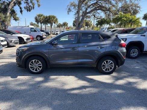 Used 2018 Hyundai Tucson SE image 4