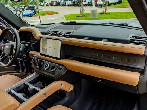 Used 2025 Land Rover Defender 130 V8 image 18