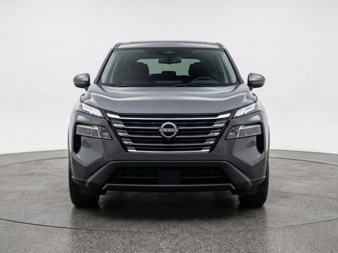 Used 2025 Nissan Rogue SV image 2