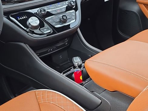 New 2026 Chrysler Pacifica Pinnacle image 14