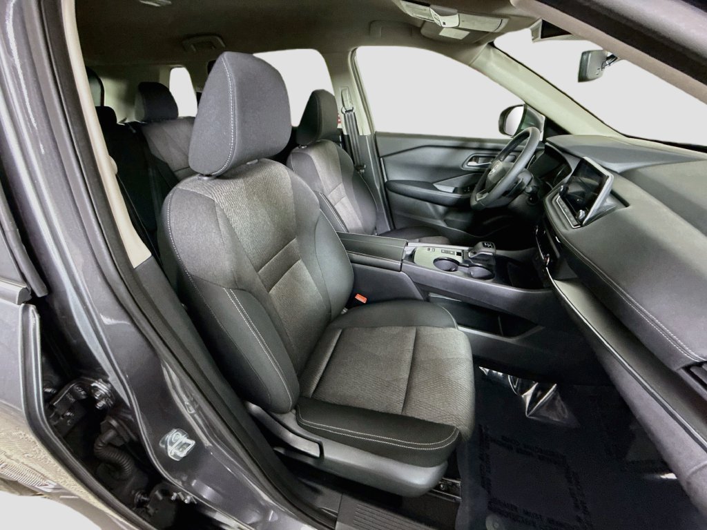 Certified 2025 Nissan Rogue SV FWD image 30