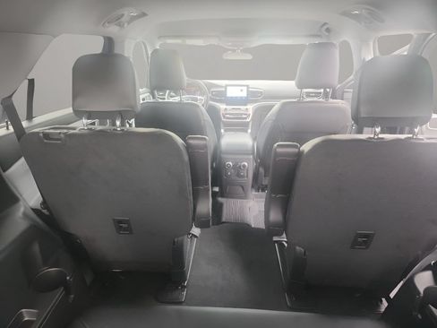 Used 2024 Ford Explorer XLT w/ Equipment Group 202A AWD/4WD image 10