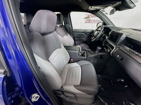 Certified 2025 Toyota Tacoma TRD Sport AWD/4WD image 32