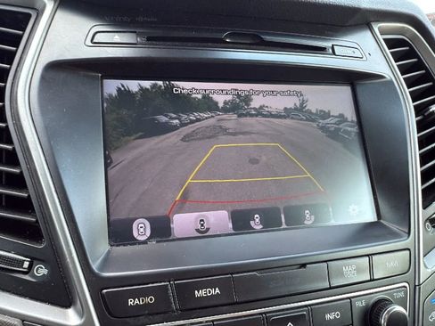 Used 2017 Hyundai Santa Fe Limited image 4