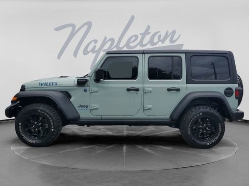 Used 2023 Jeep Wrangler Unlimited w/ Cold Weather Group AWD/4WD image 4