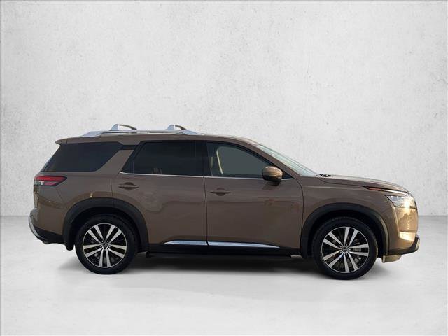 Used 2023 Nissan Pathfinder Platinum w/ Black Appearance Package AWD/4WD image 4