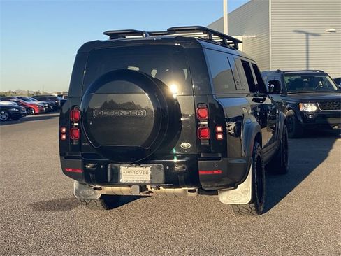 Used 2023 Land Rover Defender 130 SE image 29