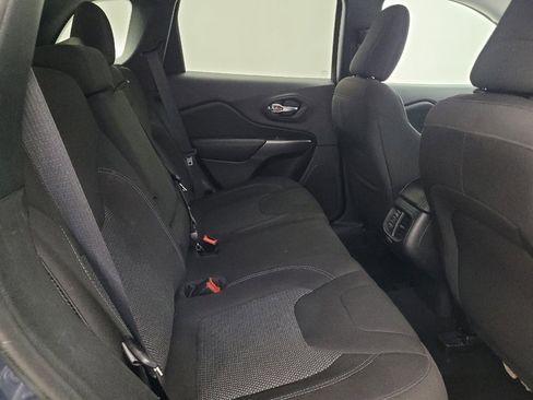 Used 2019 Jeep Cherokee Latitude w/ Popular Appearance Group image 19