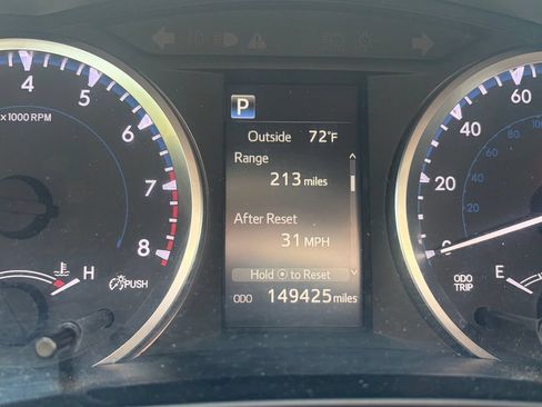 Used 2017 Toyota Highlander LE w/ Carpet Mat Package AWD/4WD image 22
