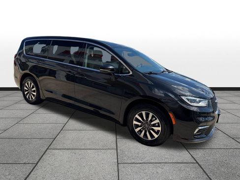 Used 2024 Chrysler Pacifica Limited FWD image 7