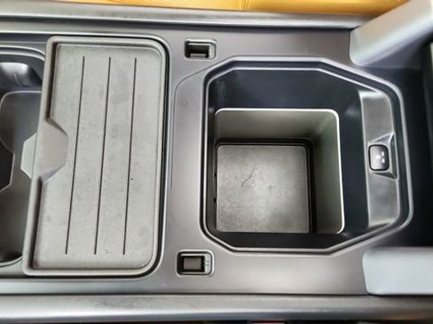 Used 2024 Land Rover Defender 110 SE image 55