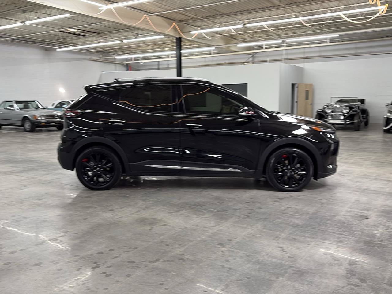 Used 2023 Chevrolet Bolt EUV Premier w/ Sun & Sound Package FWD image 6