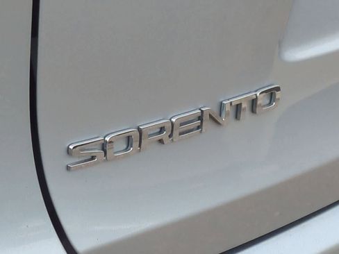 Used 2017 Kia Sorento FWD image 13