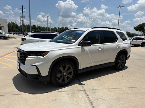 Certified 2024 Honda Pilot Sport image 4