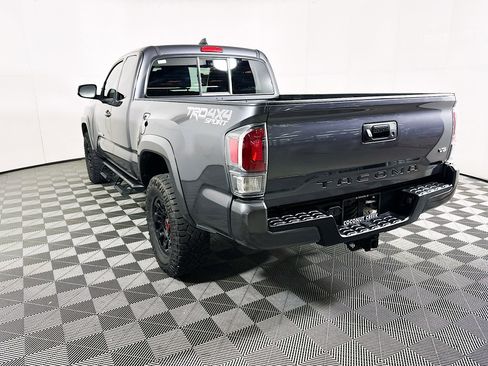 Used 2022 Toyota Tacoma TRD Sport w/ TRD Premium Sport Package AWD/4WD image 5
