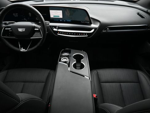 Used 2025 Cadillac Lyriq Luxury RWD image 8