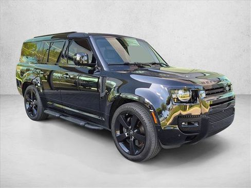 Used 2025 Land Rover Defender 130 X-Dynamic SE AWD/4WD image 3