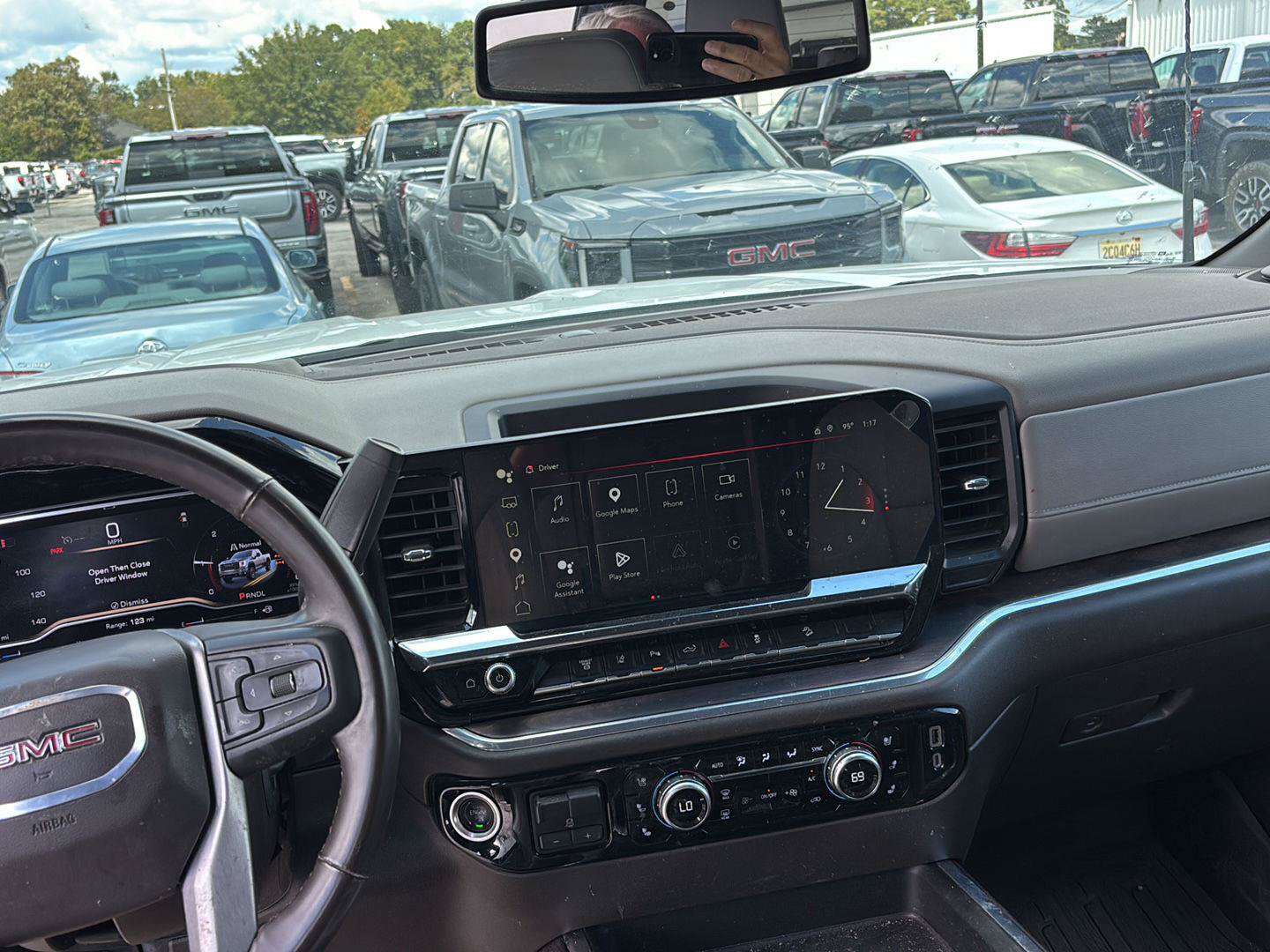 Used 2025 GMC Sierra 2500 SLT w/ SLT Premium Package AWD/4WD image 16
