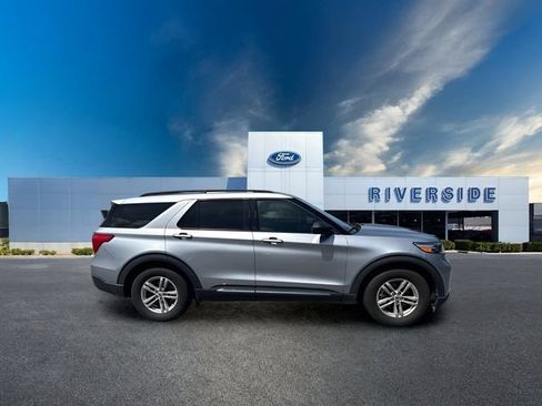 Used 2023 Ford Explorer XLT w/ Equipment Group 202A RWD image 2