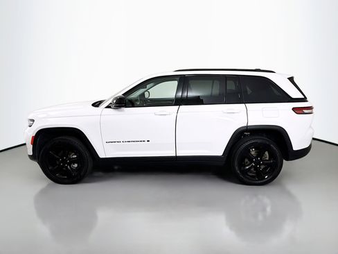 Used 2023 Jeep Grand Cherokee Limited w/ Luxury Tech Group II image 4