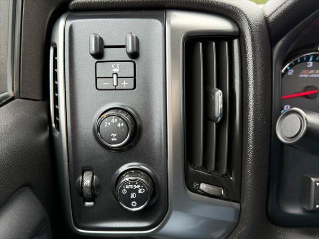 Used 2015 Chevrolet Silverado 3500 LT w/ LT Convenience Package AWD/4WD image 11